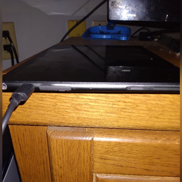 ONN. 10.1" Tablet Pro, 32 GB Storage, Android 11 - Picture 4 of 5